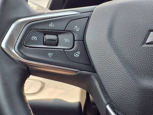 Used 2024 Chevrolet Trax LT w/ LT Convenience Package FWD image 16