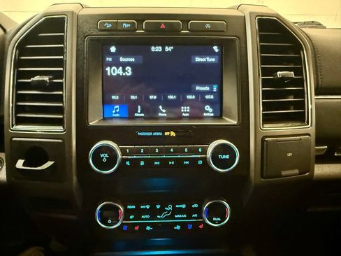 Used 2019 Ford Expedition XLT w/ Equipment Group 202A AWD/4WD image 25