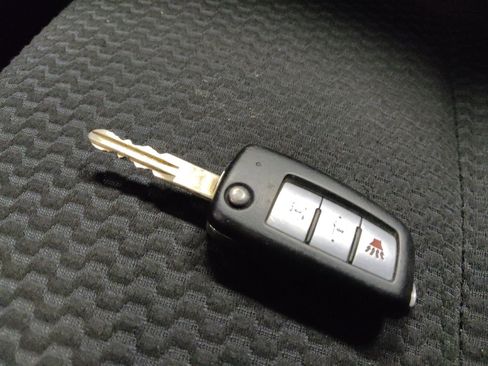 Used 2020 Nissan Rogue Sport S w/ Appearance Package FWD image 32