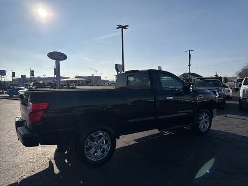 Used 2017 Nissan Titan SV image 10