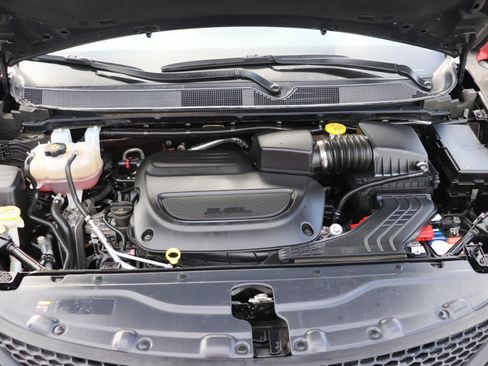 Used 2023 Chrysler Voyager LX image 41