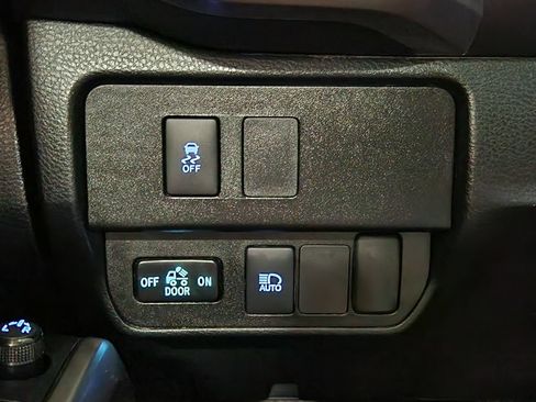 Used 2021 Toyota Tacoma SR5 RWD image 39