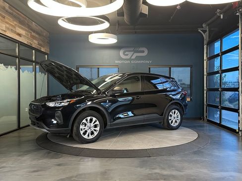 Used 2025 Ford Escape Active w/ Cold Weather Package AWD/4WD image 24