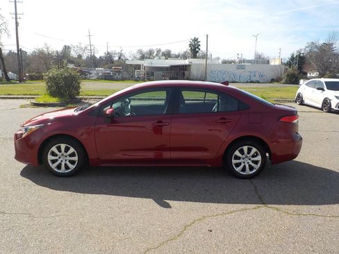 Used 2025 Toyota Corolla LE image 7