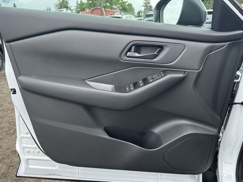 New 2025 Nissan Rogue S image 13