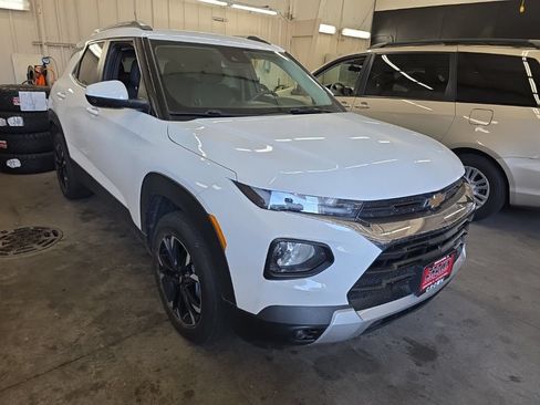 Used 2023 Chevrolet TrailBlazer LT w/ Convenience Package AWD/4WD image 3