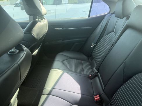 Used 2022 Toyota Camry SE FWD image 9