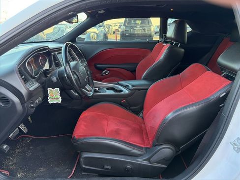 Used 2022 Dodge Challenger R/T w/ Plus Package image 2