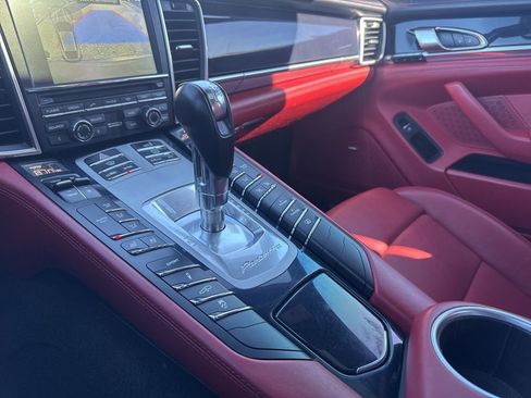 Used 2015 Porsche Panamera S image 41