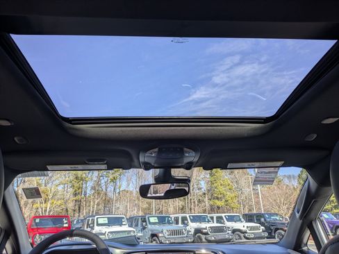 New 2026 Chrysler Pacifica Limited image 24