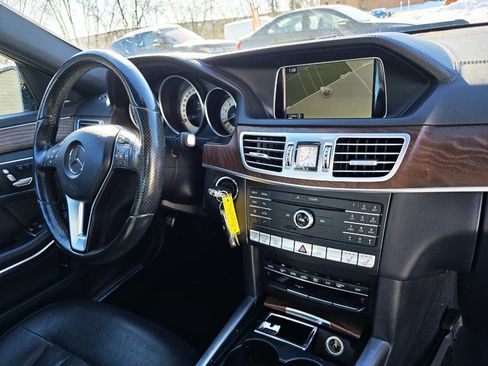 Used 2016 Mercedes-Benz E 400 E 400 4MATIC AWD 4dr Sedan image 34