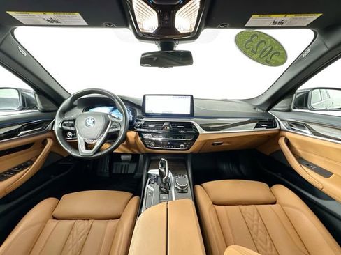 Used 2023 BMW 530e xDrive w/ Premium Package image 31