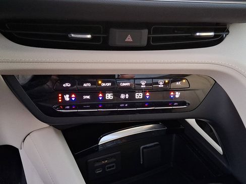 Certified 2023 Buick Envision Avenir image 23