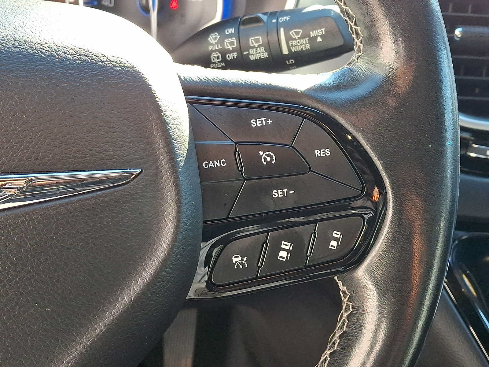 Used 2019 Chrysler Pacifica Touring-L FWD image 25
