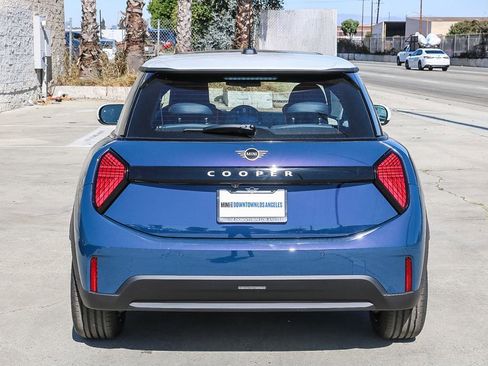 Used 2025 MINI Cooper 2-Door Hardtop image 6