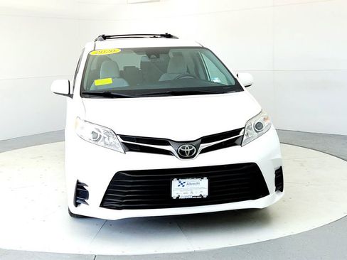 Certified 2020 Toyota Sienna LE w/ LE Preferred Package FWD image 8