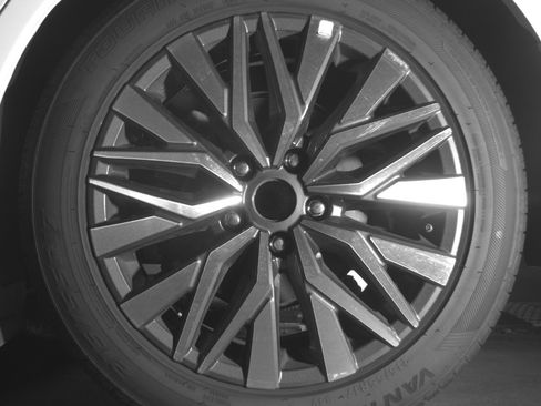 Used 2025 Nissan Altima 2.5 SV FWD image 14