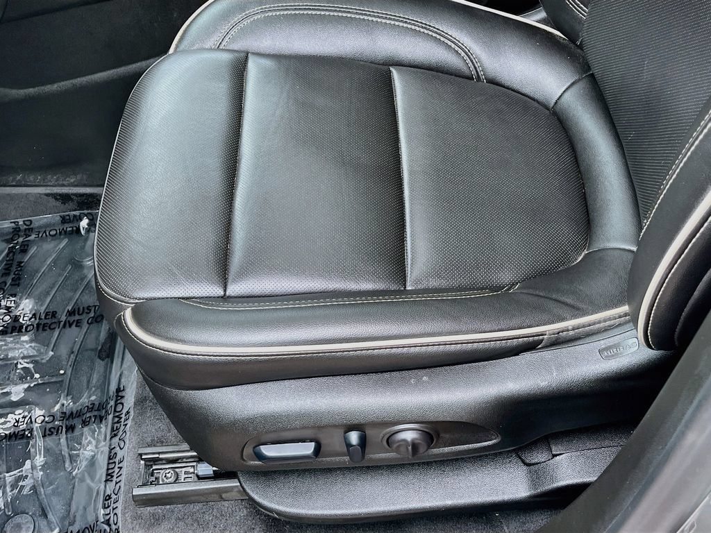 Used 2023 Chevrolet Traverse Premier w/ Redline Edition AWD/4WD image 20