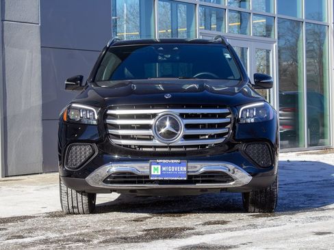 Used 2025 Mercedes-Benz GLS 450 4MATIC image 2