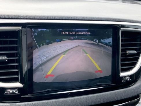 Used 2023 Chrysler Pacifica Touring-L FWD image 29