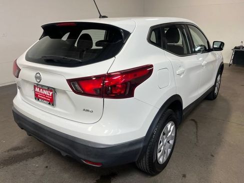 Used 2018 Nissan Rogue Sport S AWD/4WD image 3