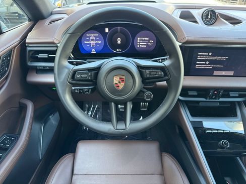 Certified 2025 Porsche Macan 4S Electric AWD/4WD image 16
