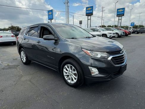 Used 2018 Chevrolet Equinox LT image 2
