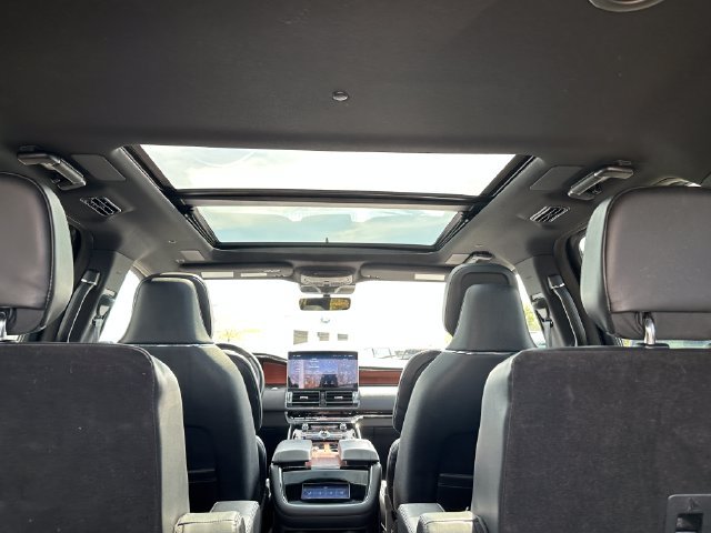Used 2022 Lincoln Navigator Reserve AWD/4WD image 13