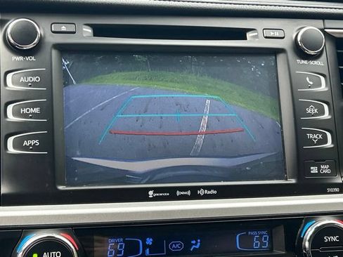 Used 2019 Toyota Highlander XLE AWD/4WD image 71