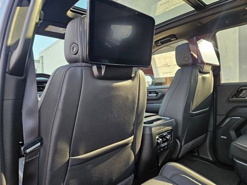 New 2026 GMC Yukon Denali w/ Denali Reserve Package AWD/4WD image 25