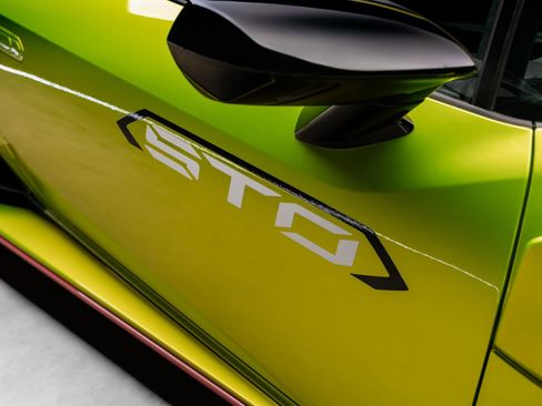 Used 2021 Lamborghini Huracan STO RWD image 33