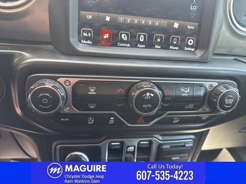 Used 2020 Jeep Wrangler Unlimited Sahara w/ Uconnect 4C Nav & Sound Group AWD/4WD image 27