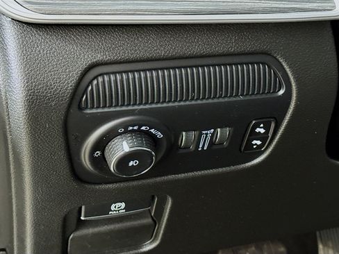 Used 2024 Jeep Wagoneer Series III image 13