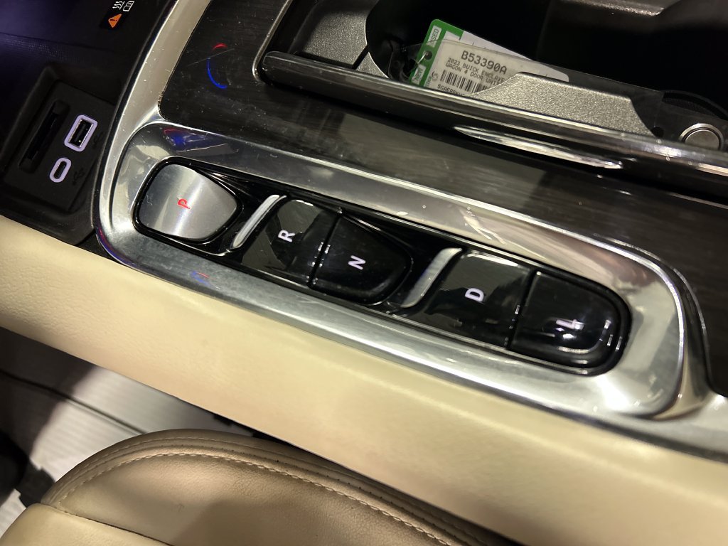 Used 2023 Buick Enclave Essence FWD image 18