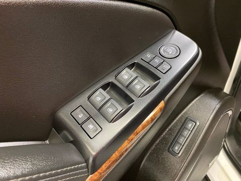 Used 2019 Chevrolet Suburban Premier image 19