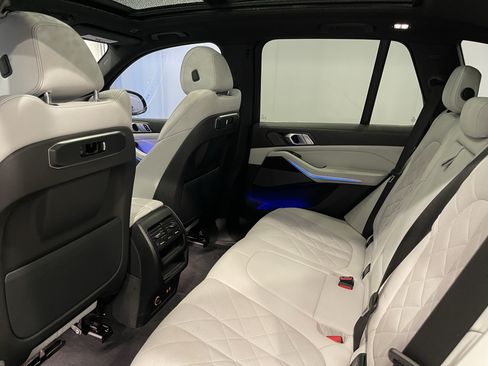 Used 2024 BMW X5 xDrive40i w/ Premium Package AWD/4WD image 23