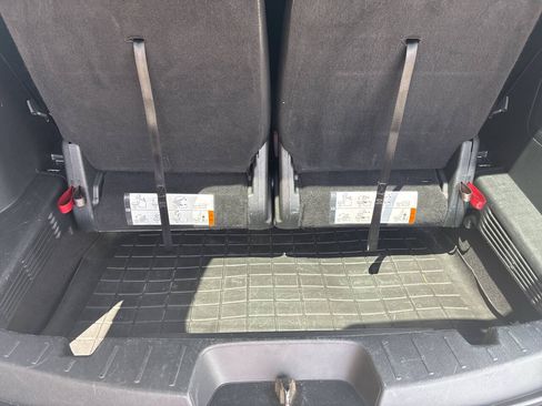 Used 2018 Ford Explorer XLT w/ Equipment Group 202A FWD image 15