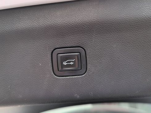 Used 2020 Buick Enclave Essence FWD image 9