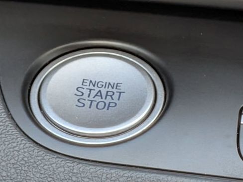 Used 2023 Hyundai Elantra Limited image 37