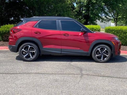 Used 2021 Chevrolet TrailBlazer RS w/ Sun and Liftgate Package FWD image 2