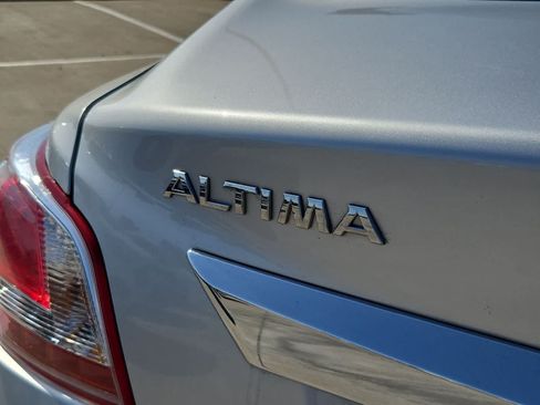 Used 2013 Nissan Altima 3.5 SL FWD image 11