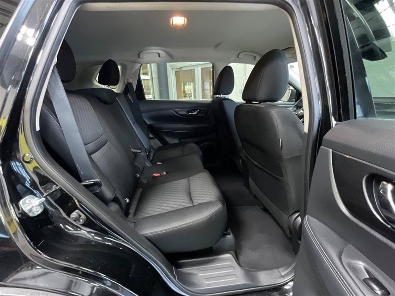 Used 2020 Nissan Rogue SV FWD image 29