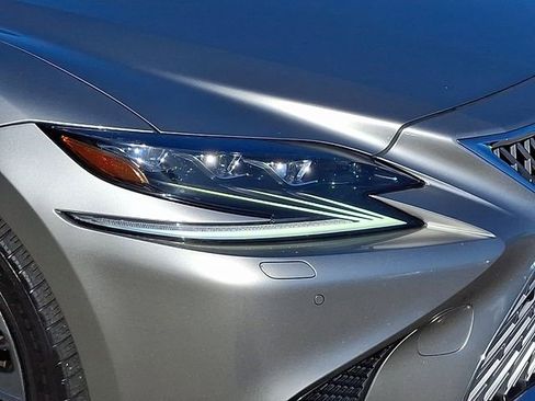 Used 2019 Lexus LS 500h 500h Base image 11
