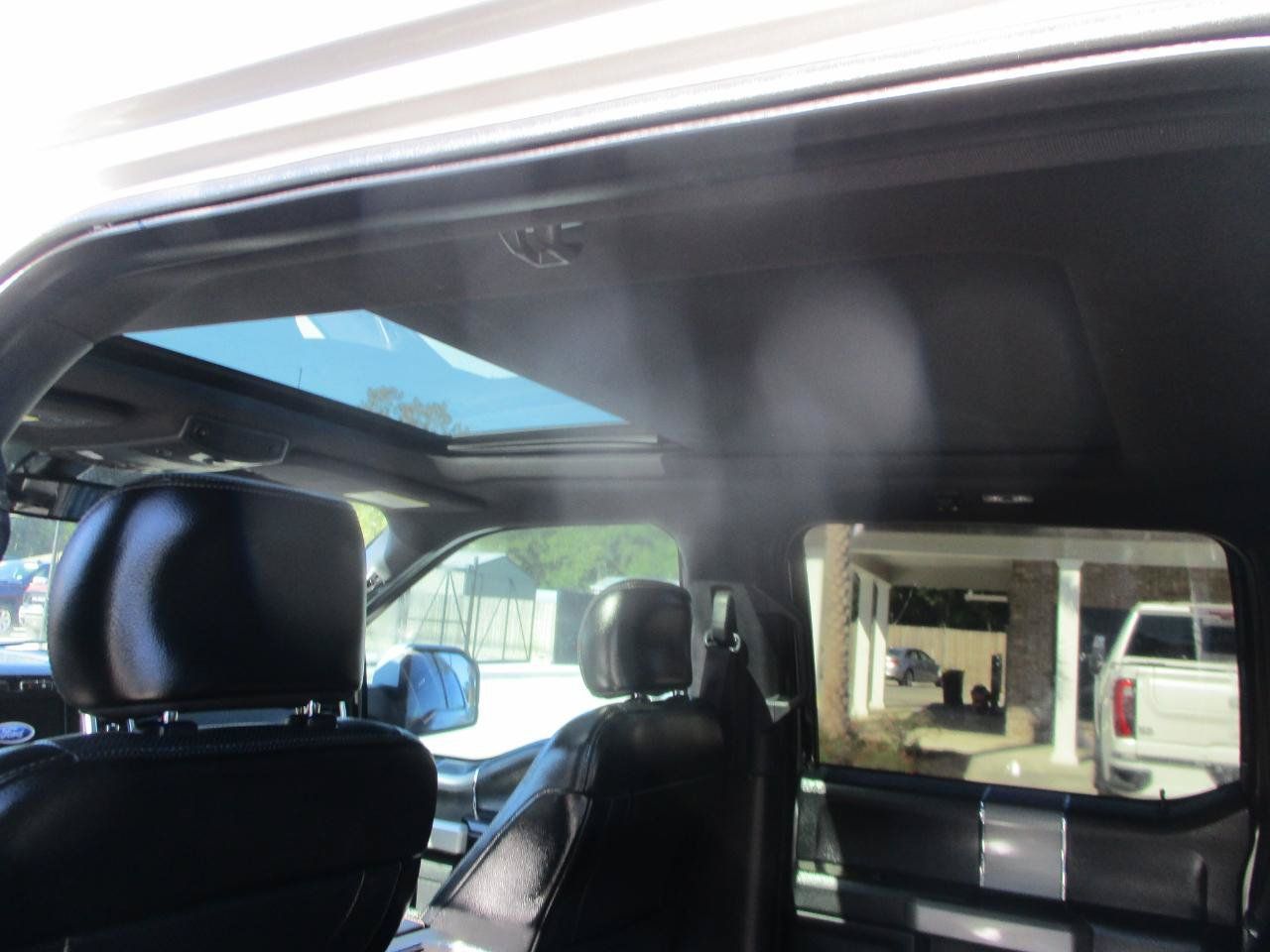 Used 2017 Ford F150 Lariat w/ Equipment Group 502A Luxury AWD/4WD image 17