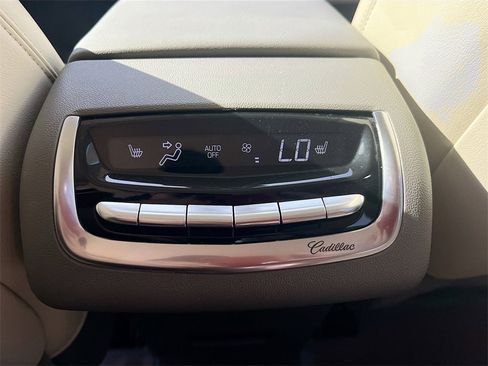 Used 2024 Cadillac XT6 Premium Luxury w/ Technology Package image 27