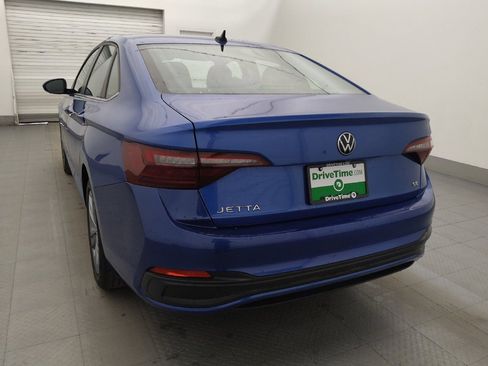 Used 2024 Volkswagen Jetta SE FWD image 5