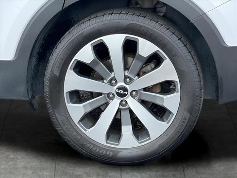 Used 2022 Kia Telluride S image 11