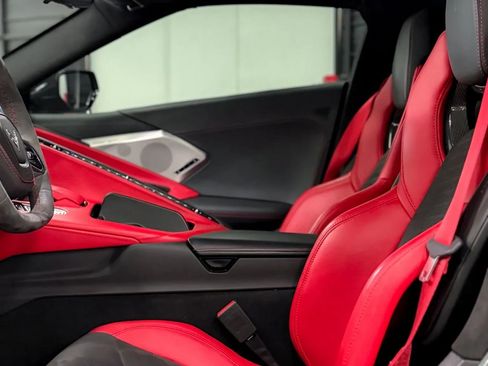 Used 2022 Chevrolet Corvette Stingray Premium Cpe w/ Z51 Performance Package RWD image 16