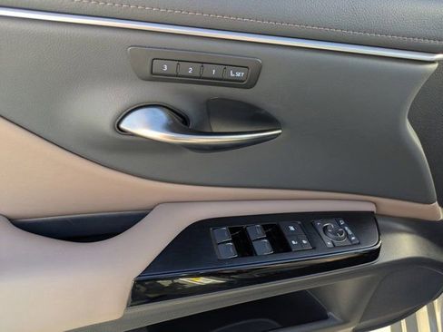 Used 2025 Lexus ES 350 w/ Premium Package image 15