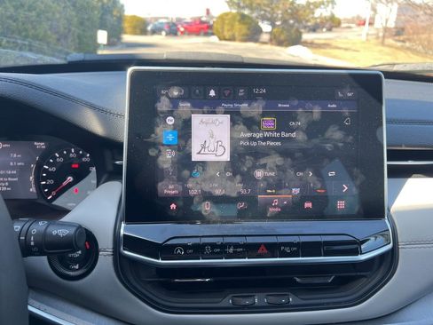 Used 2025 Jeep Compass Limited image 18